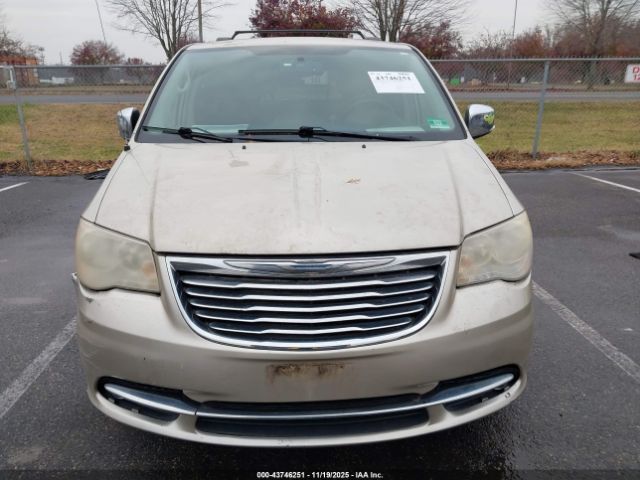 Chrysler Town & Country Touring-l Image 11