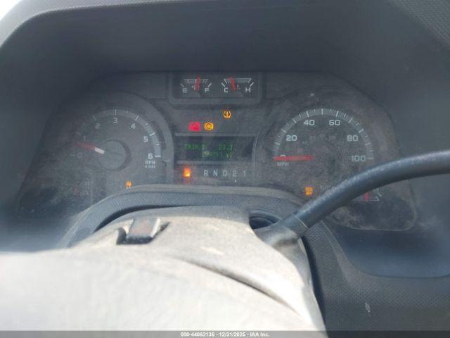 Ford E-350 Xlt Image 13