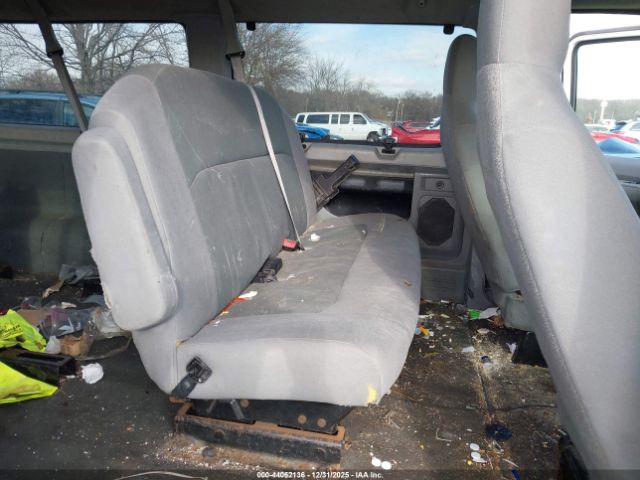 Ford E-350 Xlt Image 2