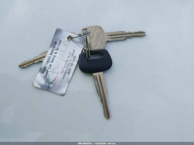 Toyota ECHO Image 10