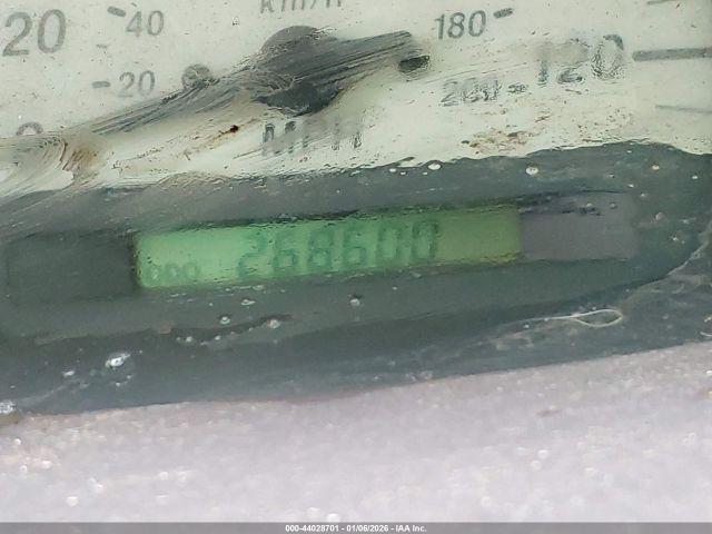 Toyota ECHO Image 11