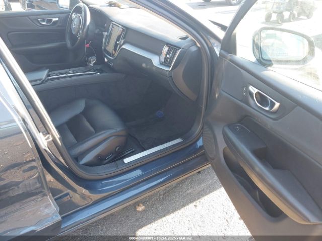 Volvo S60 T5 Momentum Image 15