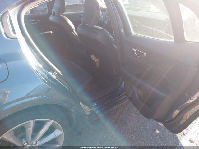 Volvo S60 T5 Momentum Image 17