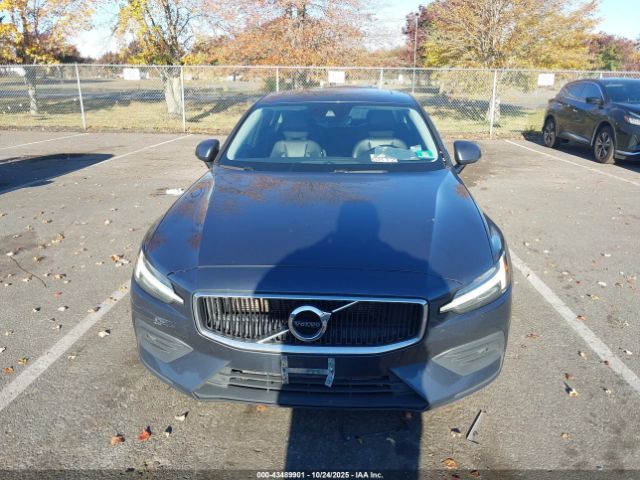 Volvo S60 T5 Momentum Image 16