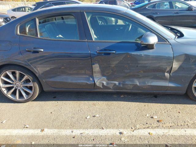 Volvo S60 T5 Momentum Image 18