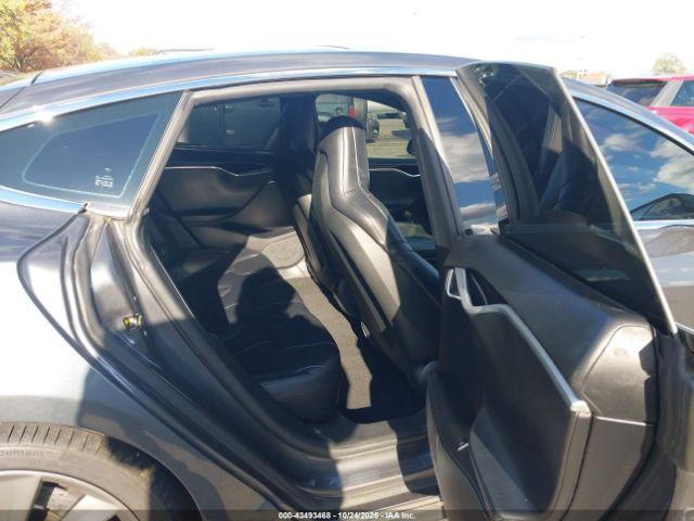 Tesla Model S Image 12