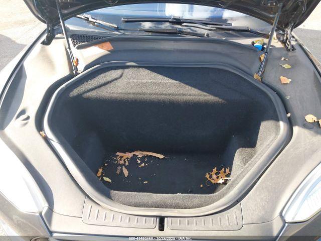 Tesla Model S Image 11