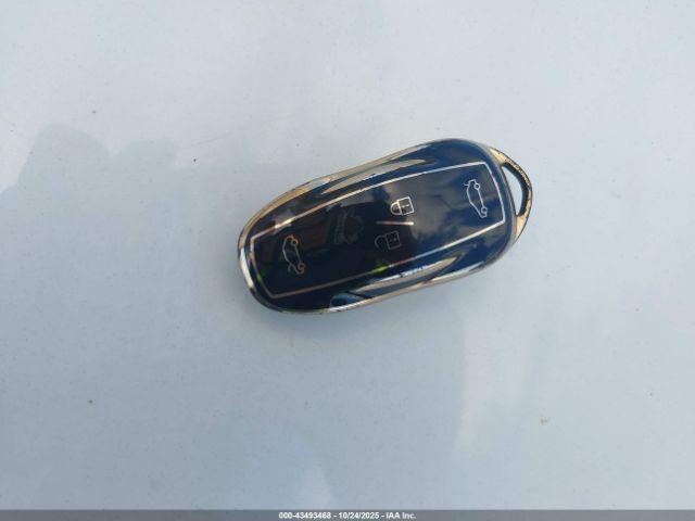 Tesla Model S Image 2