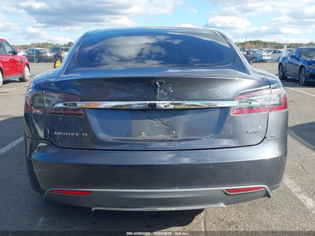 Tesla Model S Image 14
