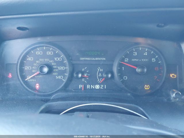 Ford Crown Victoria Image 8