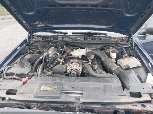 Ford Crown Victoria Image 10