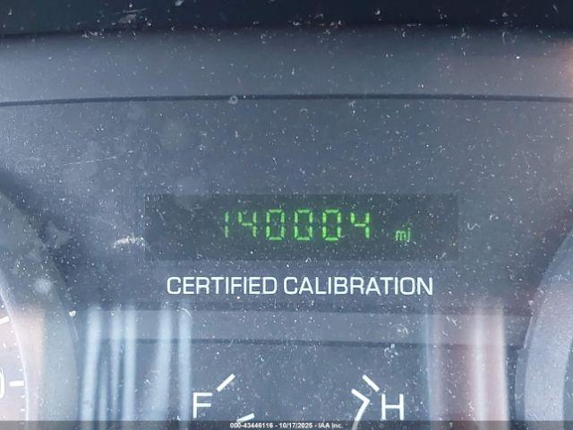 Ford Crown Victoria Image 4