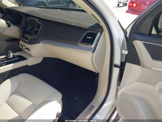 Volvo XC90 B5 Core Bright Theme Image 14