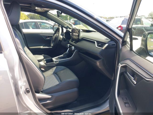 Toyota RAV4 Xse Image 15