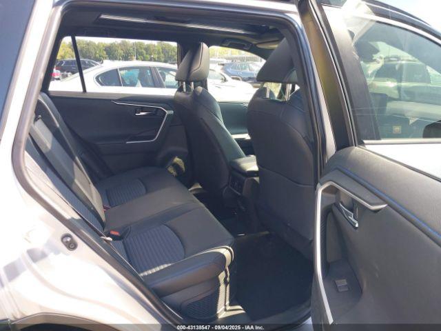 Toyota RAV4 Xse Image 4