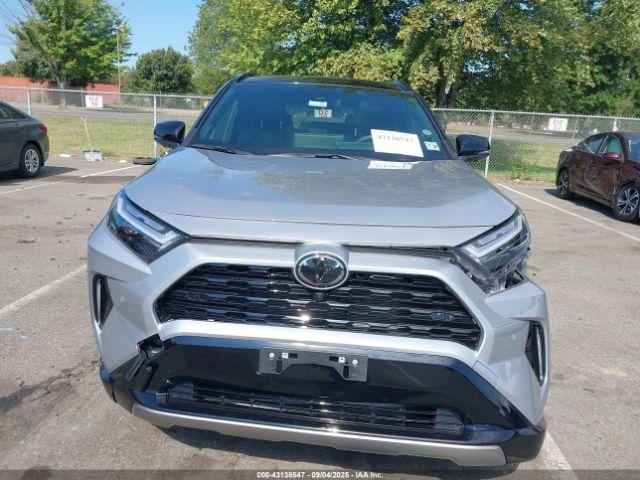 Toyota RAV4 Xse Image 3