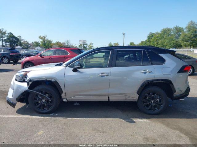 Toyota RAV4 Xse Image 11