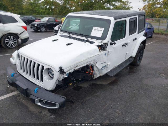 Jeep Wrangler Unlimited Sahara 4x4 Image 2