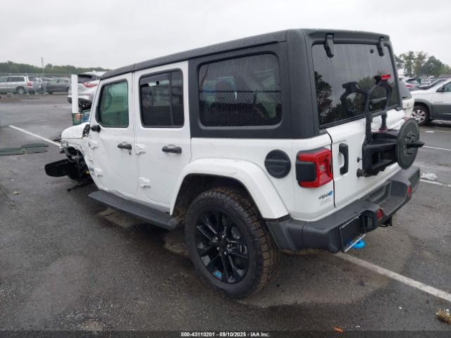 Jeep Wrangler Unlimited Sahara 4x4 Image 3