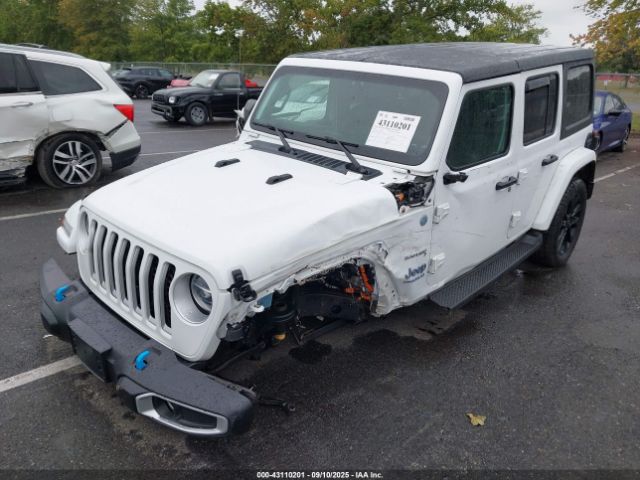 Jeep Wrangler Unlimited Sahara 4x4 Image 9