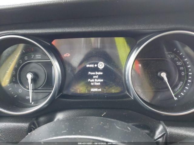 Jeep Wrangler Unlimited Sahara 4x4 Image 5