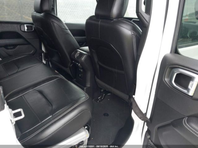 Jeep Wrangler Unlimited Sahara 4x4 Image 7