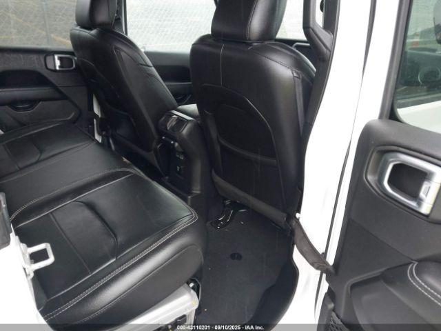 Jeep Wrangler Unlimited Sahara 4x4 Image 7