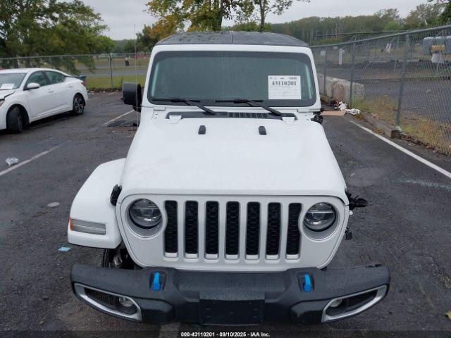 Jeep Wrangler Unlimited Sahara 4x4 Image 12