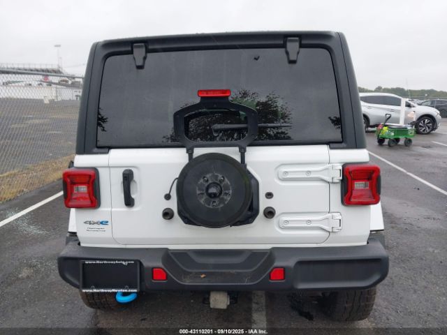 Jeep Wrangler Unlimited Sahara 4x4 Image 15