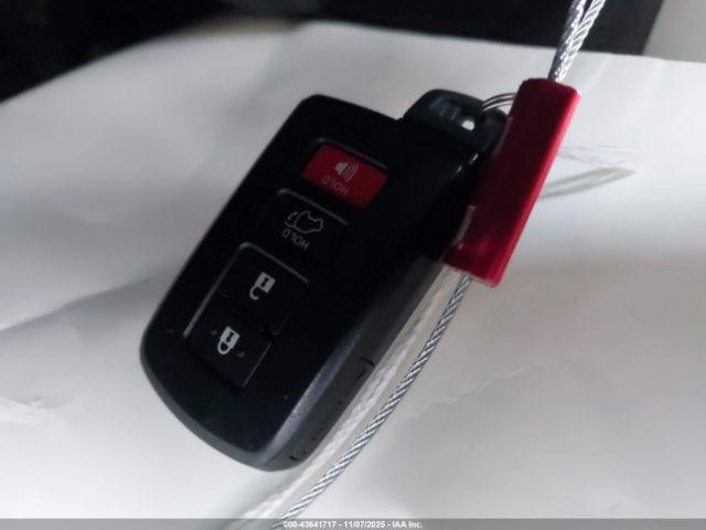 Toyota RAV4 Limited Image 16