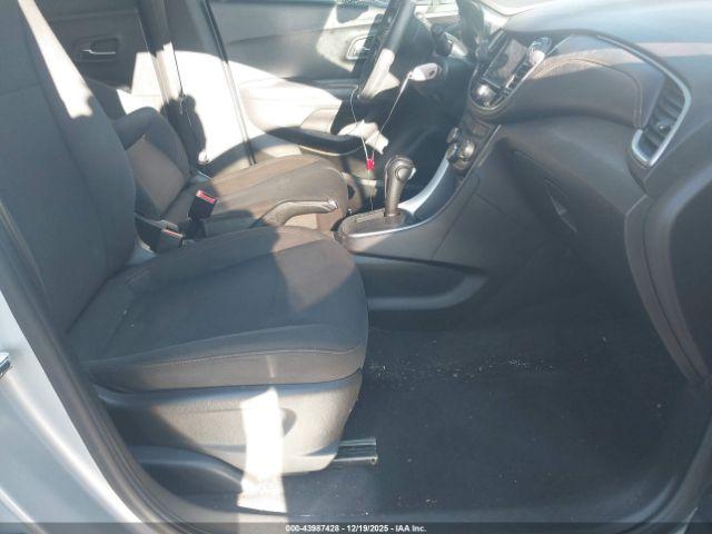 Chevrolet Trax Ls Image 2