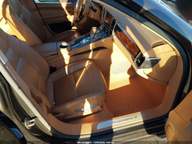 Porsche Panamera 4 Image 6