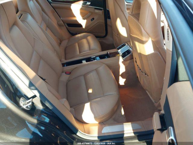 Porsche Panamera 4 Image 13