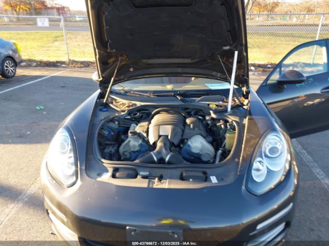 Porsche Panamera 4 Image 8
