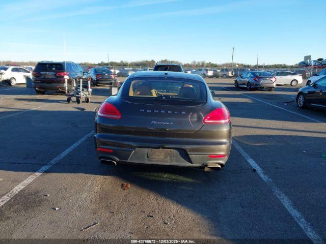 Porsche Panamera 4 Image 15