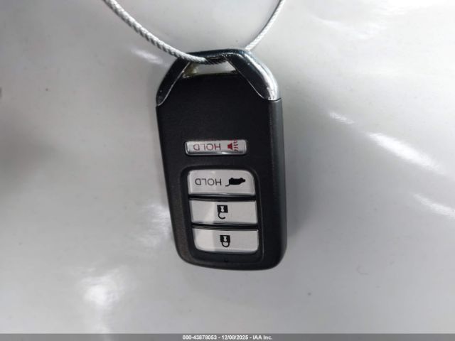 Honda CR-V Touring Image 12