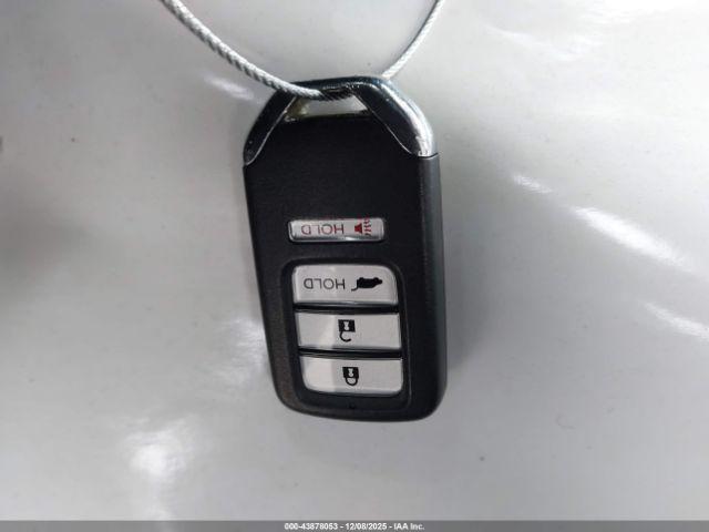 Honda CR-V Touring Image 12