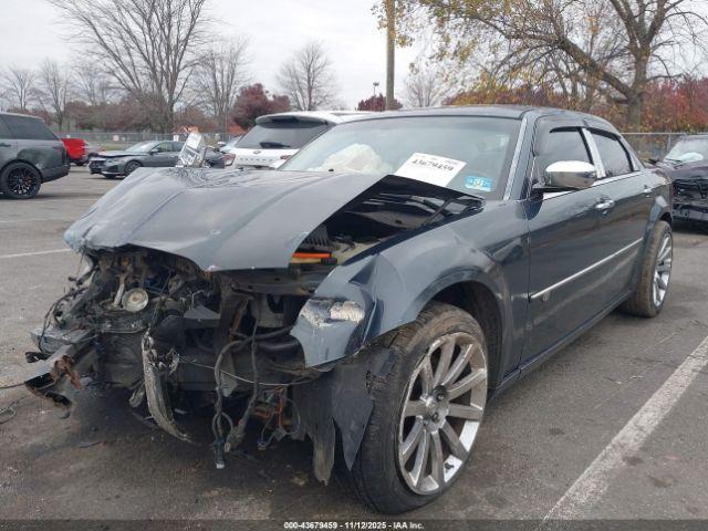 Chrysler 300c Image 10