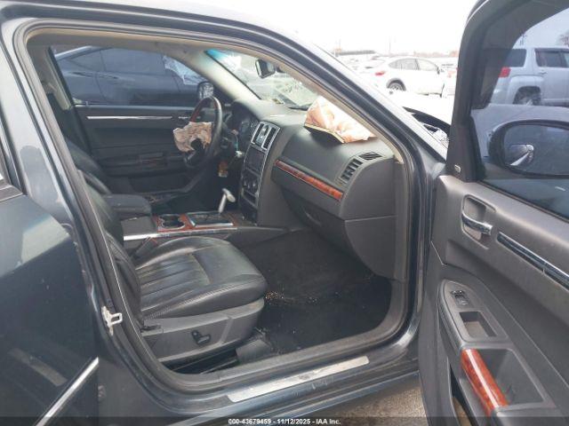 Chrysler 300c Image 2