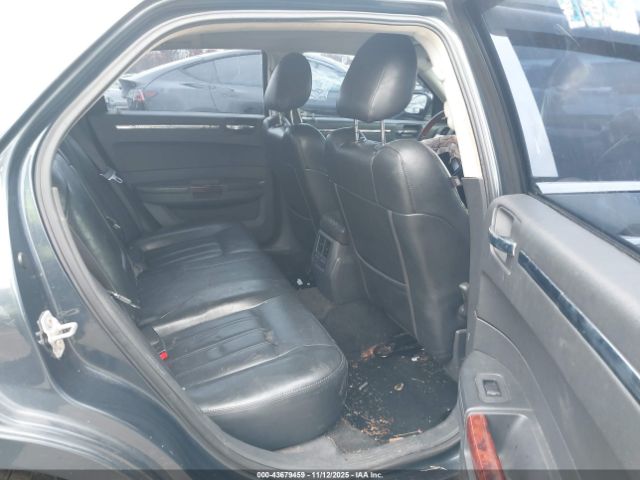 Chrysler 300c Image 6