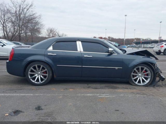 Chrysler 300c Image 15