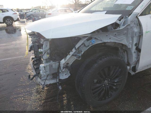 Toyota Venza Xle Image 14