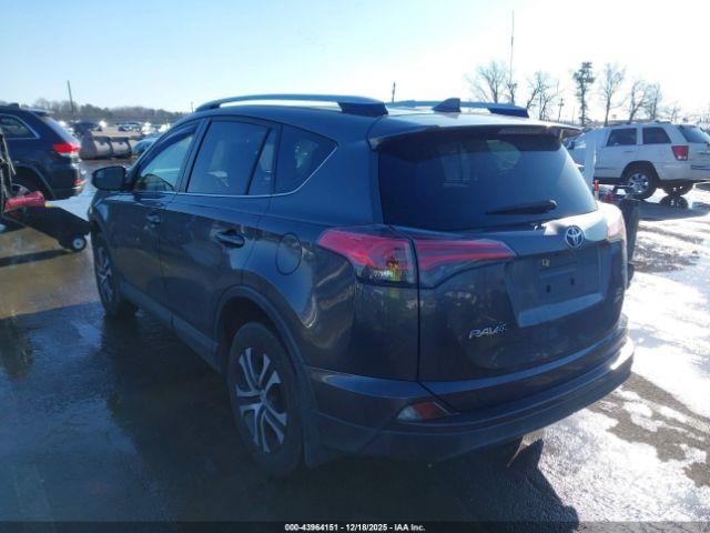 Toyota RAV4 Le Image 5