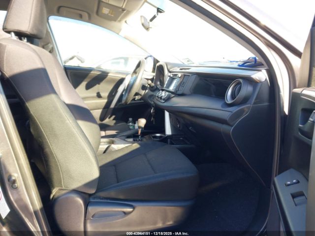 Toyota RAV4 Le Image 3