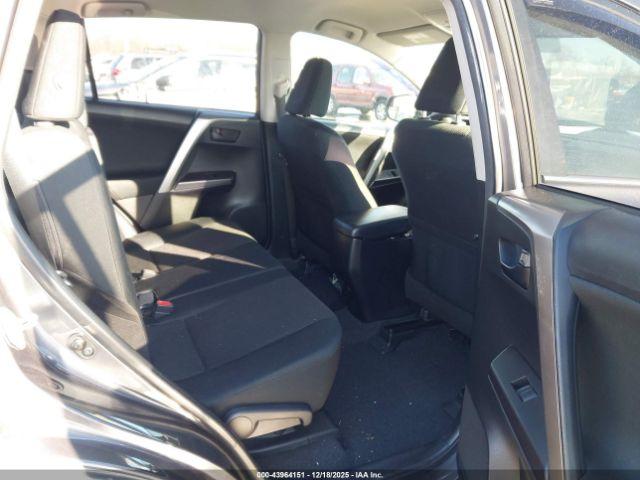 Toyota RAV4 Le Image 9