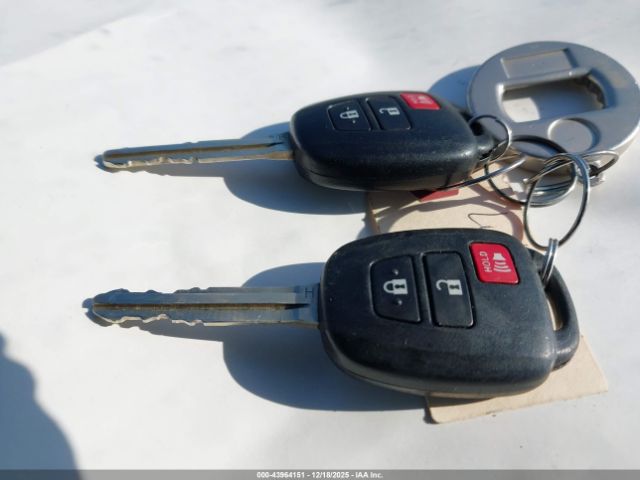 Toyota RAV4 Le Image 12