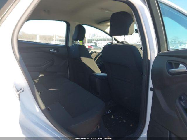 Ford Focus Se Image 6