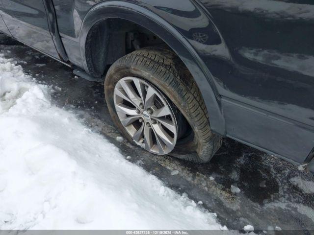 Ford F-150 Limited Image 8