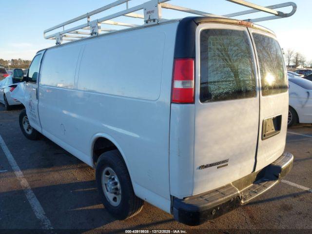 Chevrolet Express Work Van Image 2