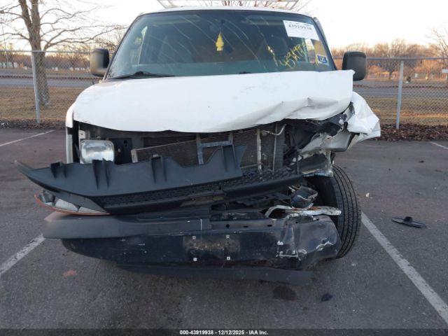 Chevrolet Express Work Van Image 4